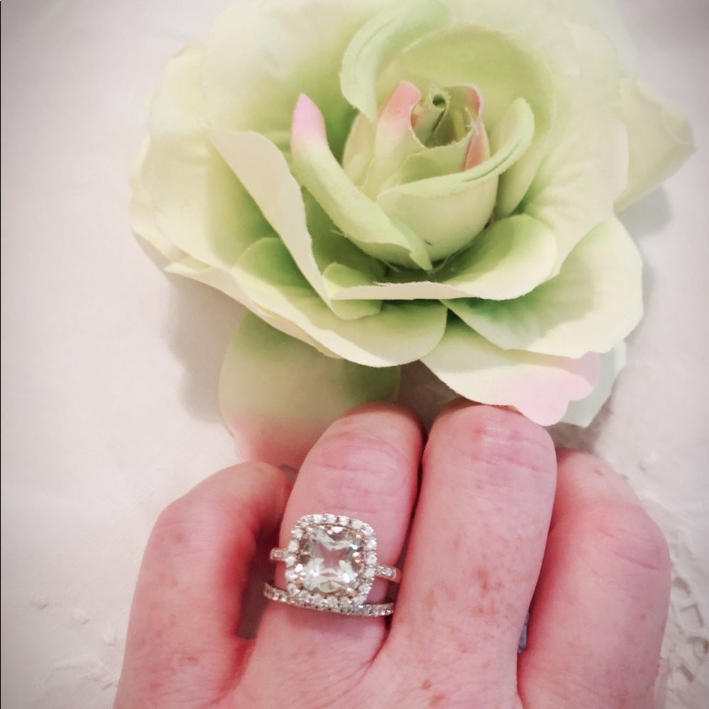 3.76ctw Genuine Peridot & White Sapphire 10K - Picture 8 of 8
